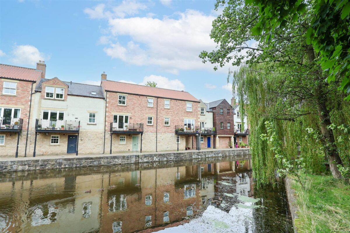 Canal Wharf, Bondgate Green, Ripon