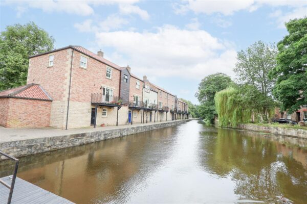 Canal Wharf, Bondgate Green, Ripon